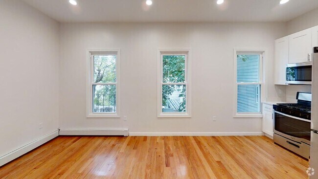Building Photo - 130 Putnam St Unit 2 Rental