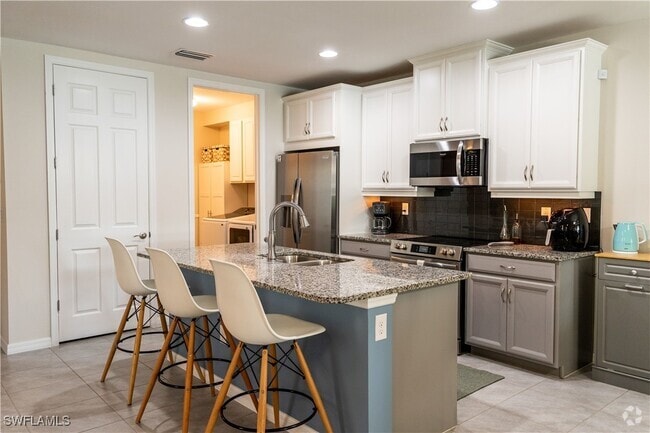 Building Photo - 14888 Edgewater Cir Rental