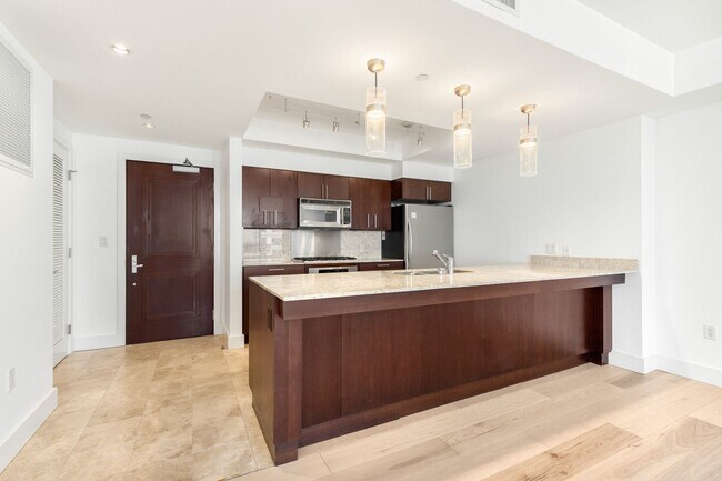 Building Photo - 650 Bellevue Way NE Unit 3506