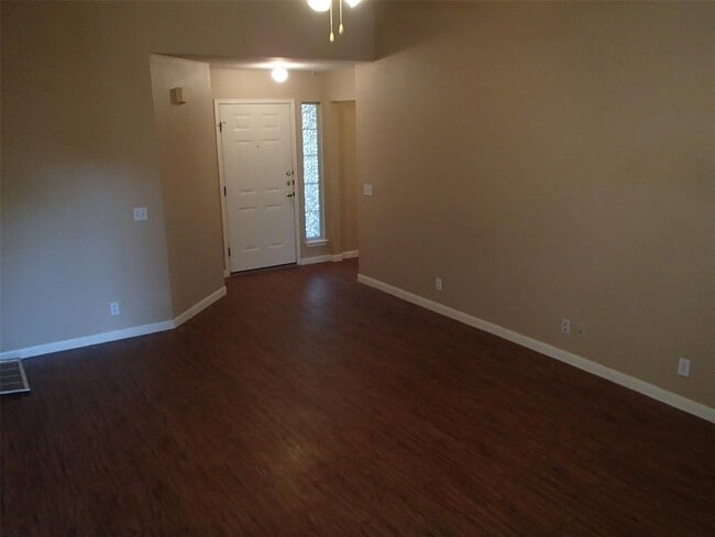 Photo - 208 Juniper Dr