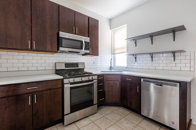 Photo - 4736 W Armitage Ave Unidad #1