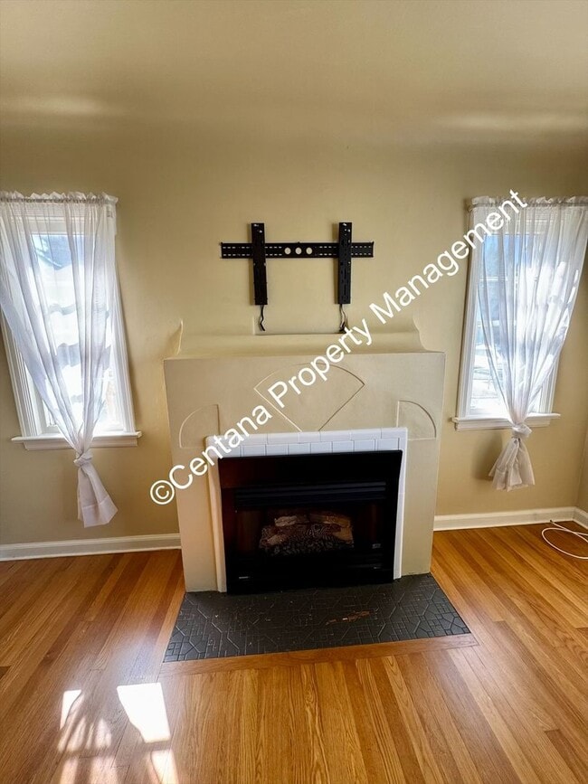 Photo - MOVING SPECIAL: $500 off First Full Months...