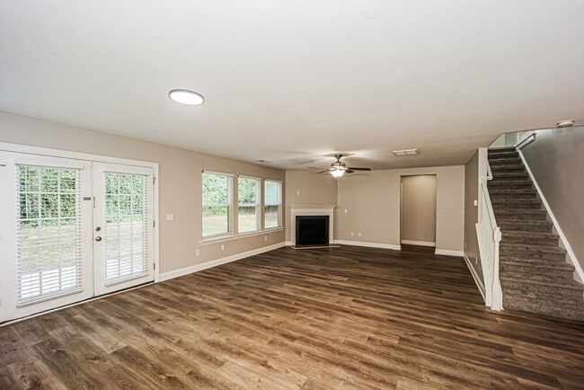 Photo - 2080 Valley Creek Dr