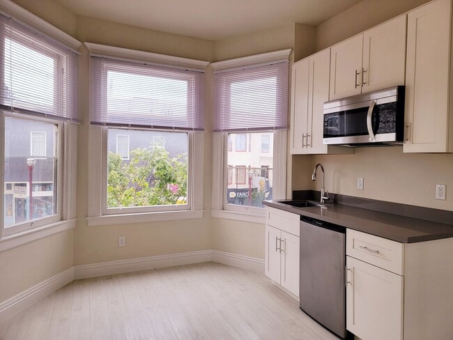 Building Photo - Broadwell, LLC (Broadway-Powell) Unit 1362-13