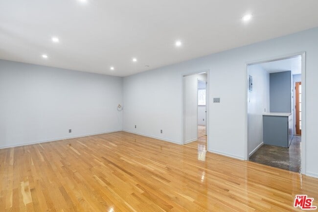 Photo - 1155 N Clark St Unidad 2