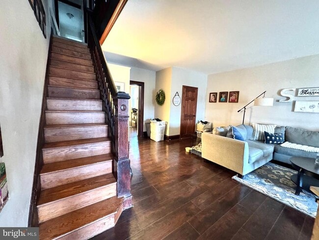 Photo - 425 Juniper St