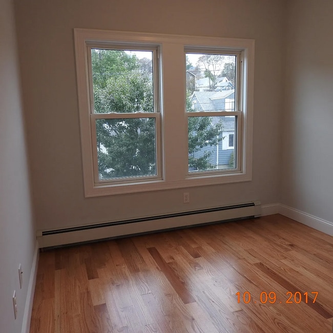 Photo - 147 Springvale Ave