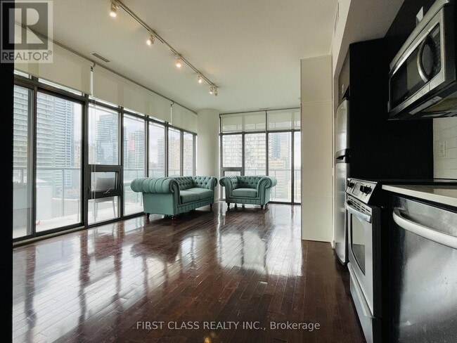 Photo - 33 Charles St E Unit 1105