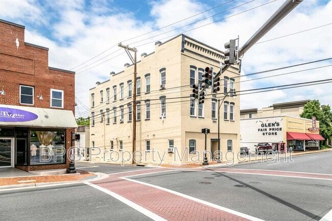 Photo - 205 N Main St