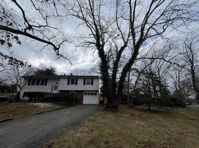 Photo - 331 Colonial Dr