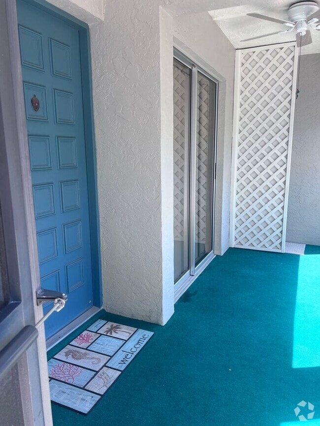Building Photo - New Listing! Unit 4, Bldg D Rental