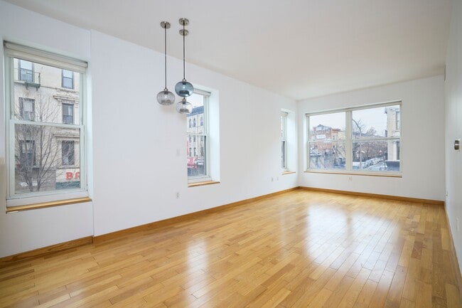 Photo - 318 Knickerbocker Ave