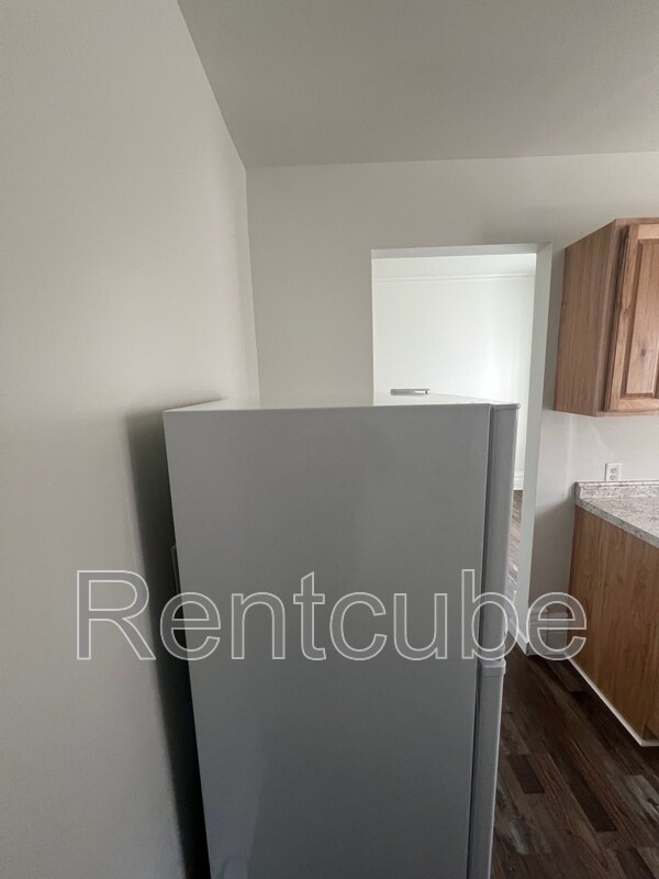 247 W 11th St Unit 8