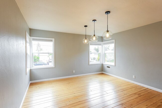 Photo - Beautiful 3 Bedroom Home In Millsmont!