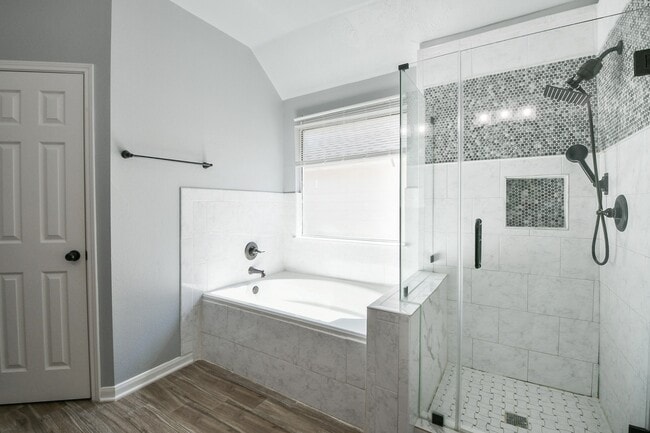 Photo - 5410 Linden Grove Ct