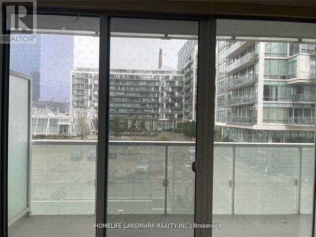 Photo - 15 Queens Quay E Unité 204