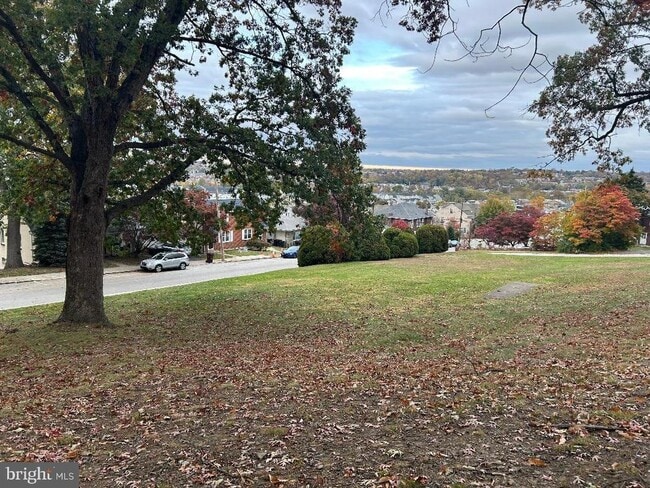 Photo - 625 Grove St