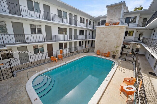 Building Photo - 3200 Mary St Unit 7