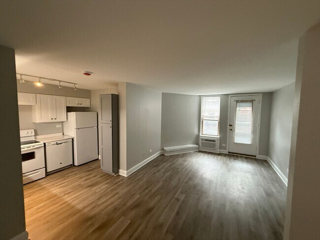 Building Photo - 744 W Gordon Terrace