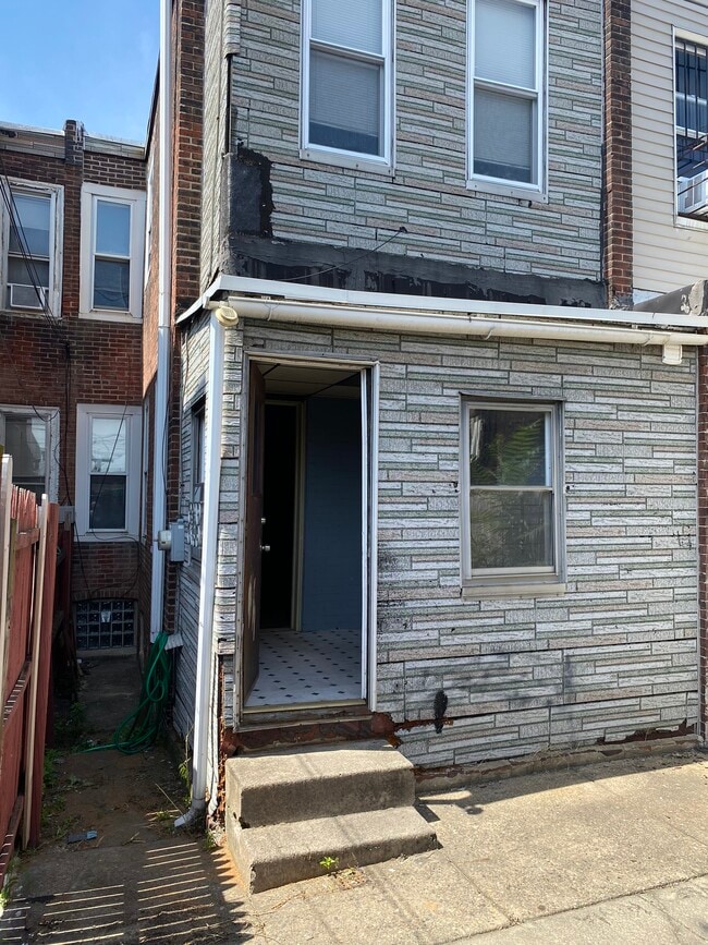 Photo - 3329 Jasper St