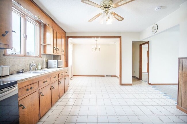 Photo - 13 1/2 Weston Street Unit 1