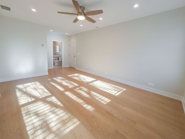 Photo - 2020 W Ainslie St Apartments Unit 1