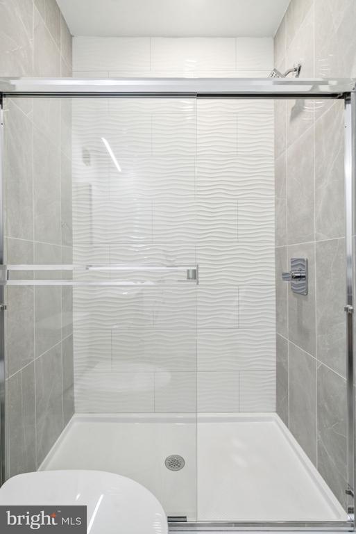 Building Photo - 2039 N Front St Unit 404