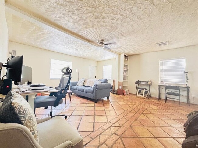 Building Photo - 1913 Riverside Dr Unit 1-3 Rental