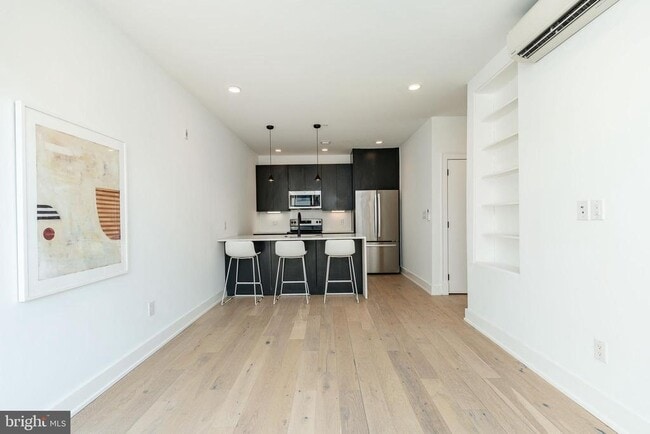 Building Photo - 965 Frankford Ave Unit 204