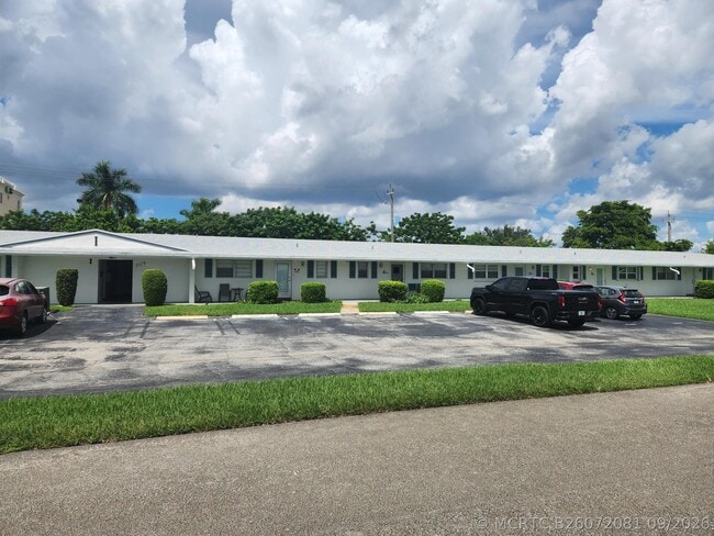 Building Photo - 1119 Lake Terrace