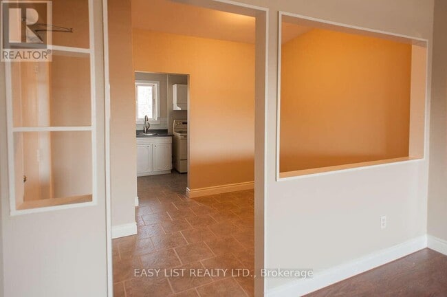 Photo - 8650 Wyandotte St E Unité 34