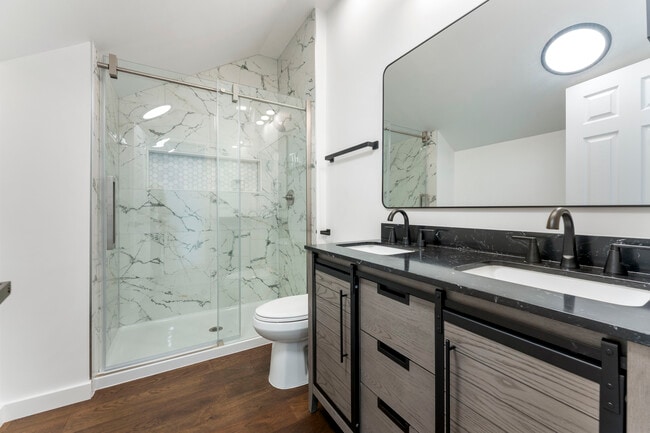 Photo - 413 S Trade St