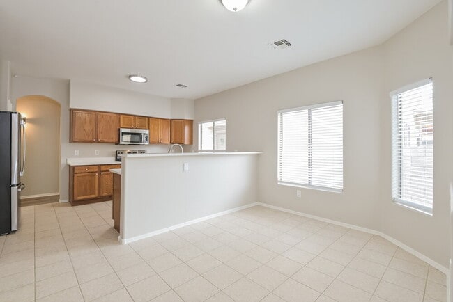 3562 E Felix Blvd