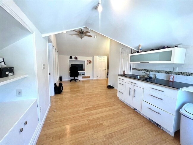 Building Photo - 41 Woodward Ave Unit 2