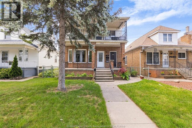Photo - 759 Pierre Ave