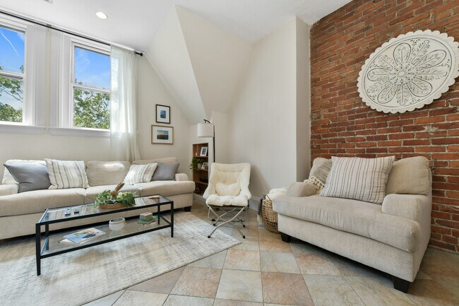 1774 Beacon St Unidad 6