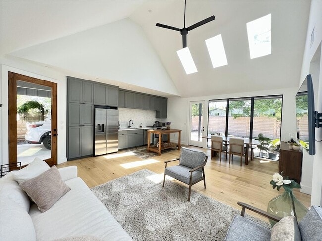 Photo - 7809 Mullen Dr