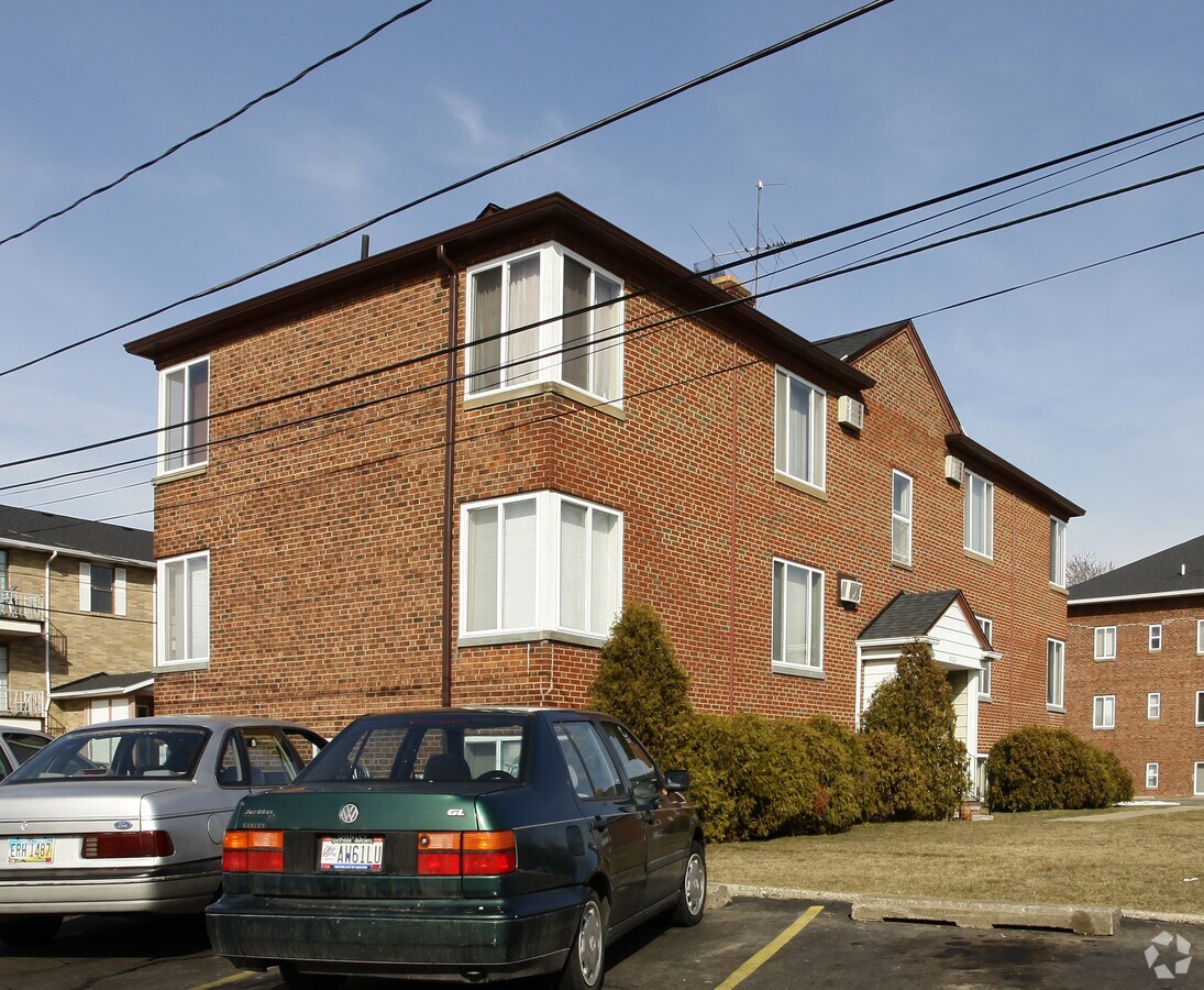 Photo - 6010-6022 Biddulph Rd