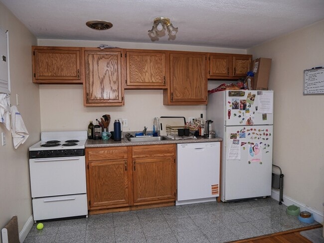 Building Photo - 217 Kent St Unit 26