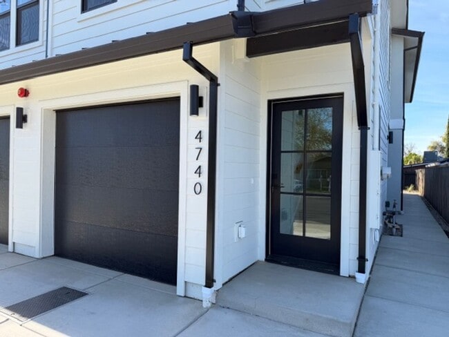 Building Photo - 4740-4760 3rd St, Rocklin, CA 95677 Unit 4740 3rd St, Rocklin, CA 95677