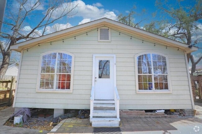 Building Photo - 7211 Roswell St Rental