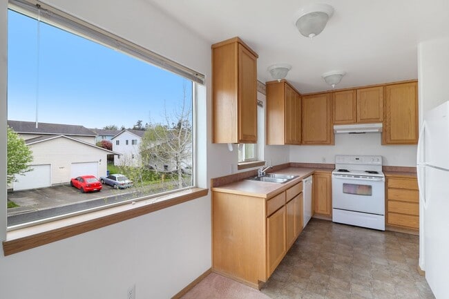 Photo - 1384 NW Falls Creek Loop Unit #202 ^