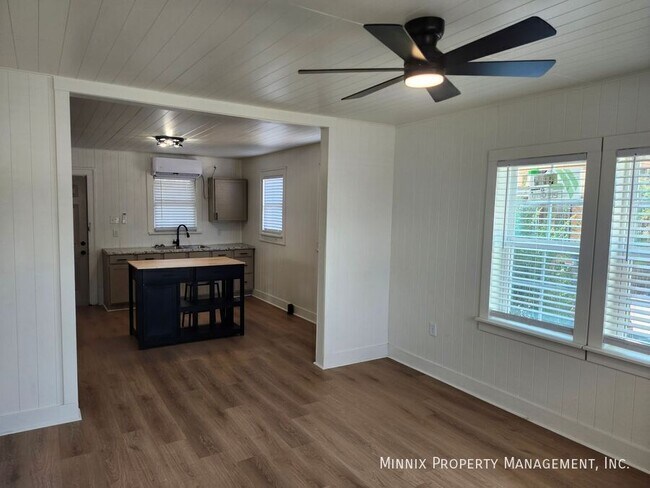 Photo - 335 W. Division-