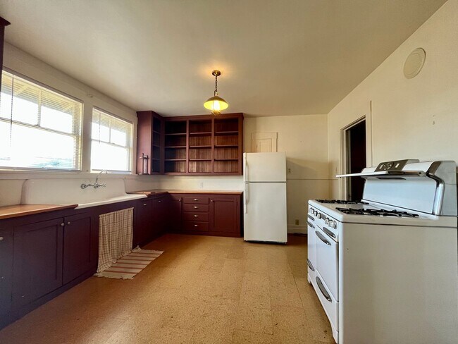 Photo - Cozy 1 bedroom, 1 bathroom home, conveniently located!