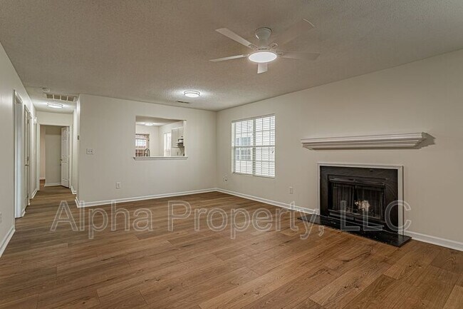 107 Hammett Grove Ln