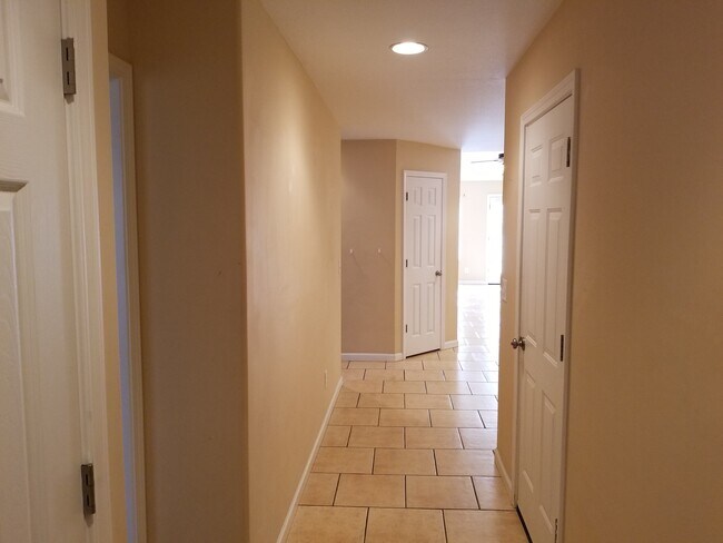 Entrace - 9001 Shaw Ferry Rd