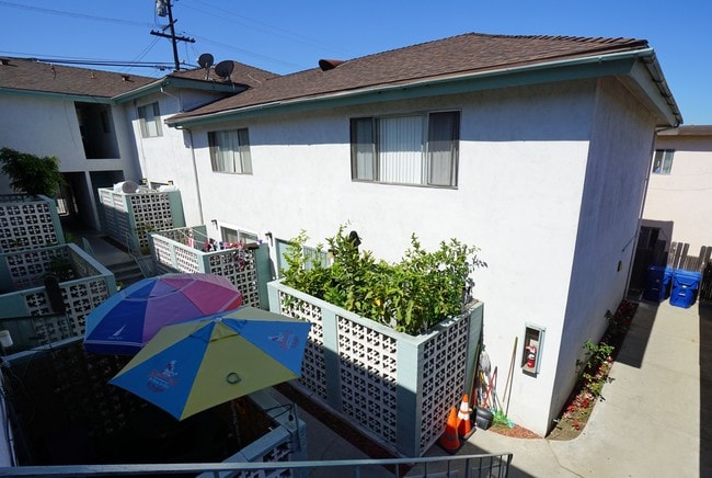 1602 W Lomita Blvd.
