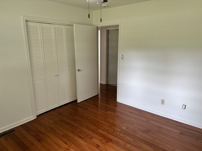 Photo - 1240 Longview Dr