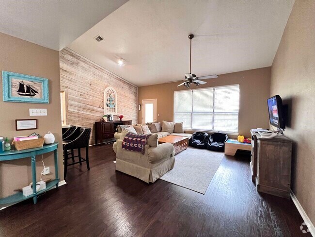 Building Photo - 704 Horseshoe Bay Blvd Rental