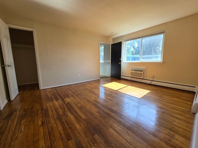 Photo - 3212 Ellwood Ave Unidad D